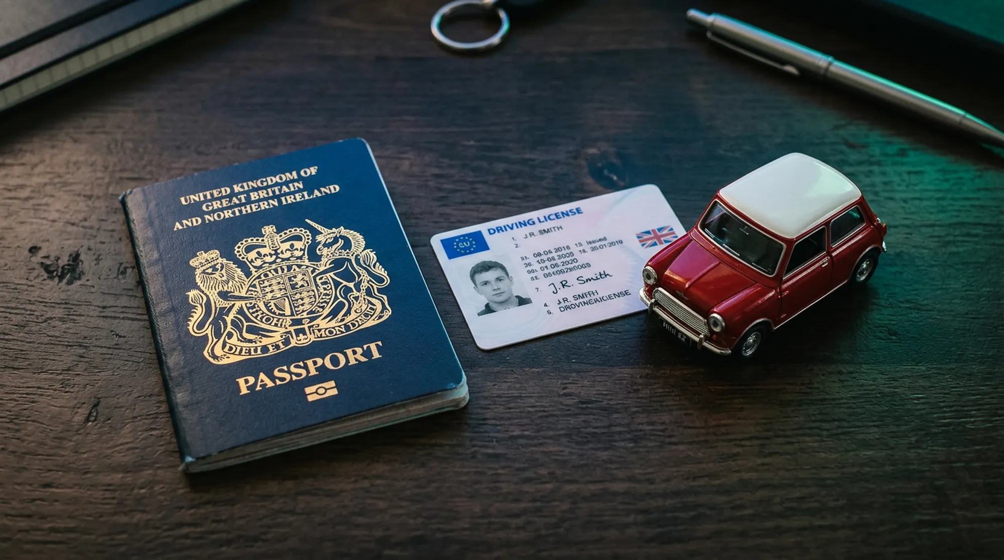 Dokumenty tożsamości i pojazd na ciemnym blacie
